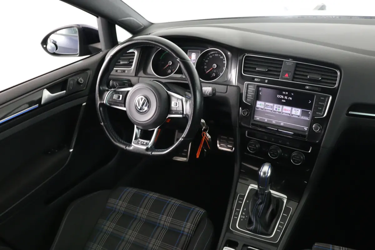 1.4 TSI GTE | Goed Onderhouden! | LED | Camera | Clima | Navi | Sfeerverlichting | Cruise Adaptive | 18'' Lichtmetalen Velgen | Parkeersensoren V+A