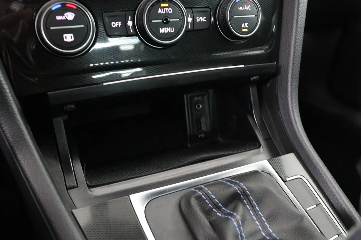 1.4 TSI GTE | Goed Onderhouden! | LED | Camera | Clima | Navi | Sfeerverlichting | Cruise Adaptive | 18'' Lichtmetalen Velgen | Parkeersensoren V+A