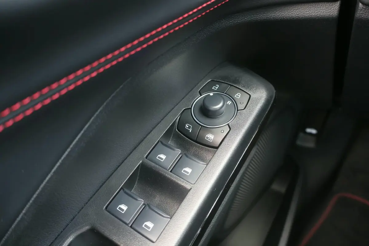 1.0 EcoBoost ST-Line | Voorraad! | Winterpack | Camera | Elektrische Achterklep | Cruise Control | Navigatie | Reservewiel | Climate Control |