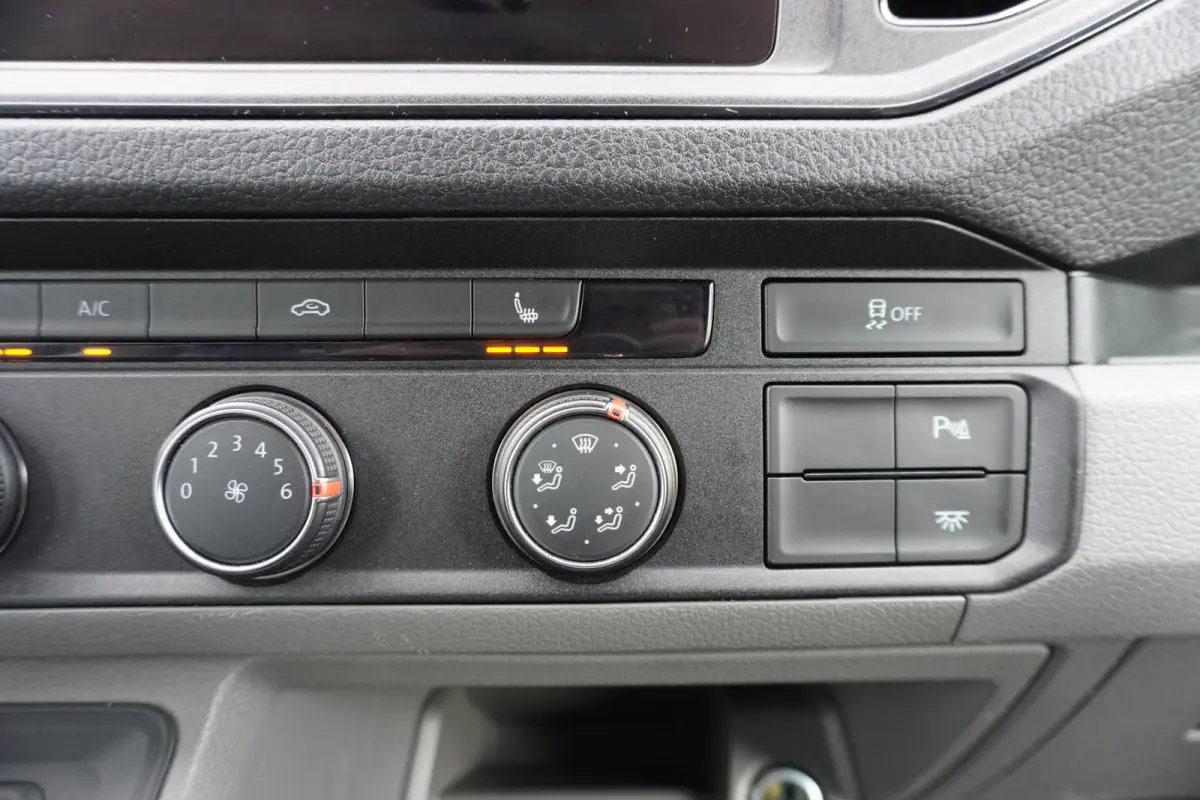 140pk Automaat L3H2/L2H1 Navigatie Standkachel Apple Carplay Trekhaak Camera Parkeersensoren Stoelverwarming Cruise control