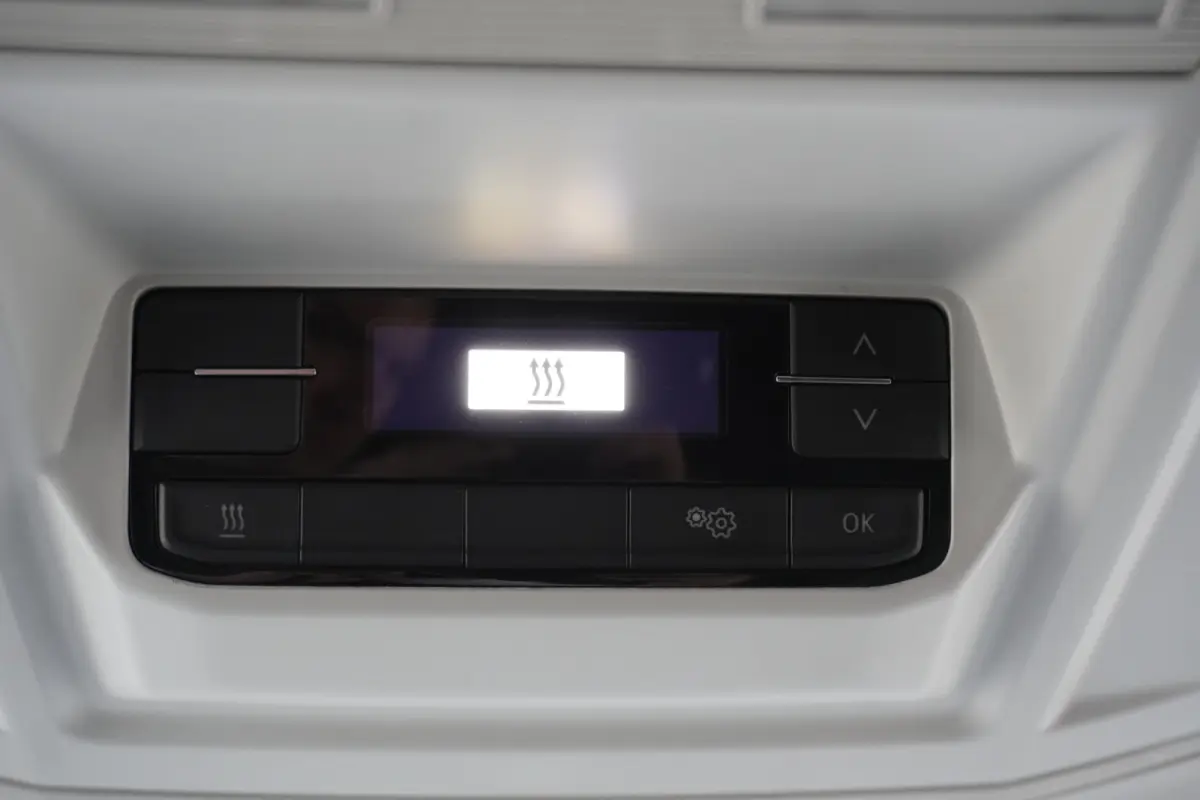 140pk Automaat L3H2/L2H1 Navigatie Standkachel Apple Carplay Trekhaak Camera Parkeersensoren Stoelverwarming Cruise control