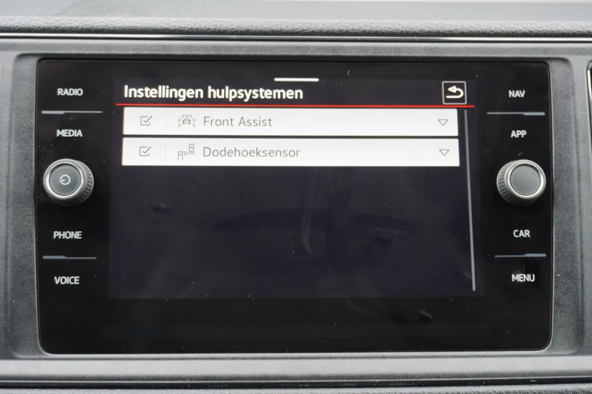 140pk Automaat L3H2/L2H1 Navigatie Standkachel Apple Carplay Trekhaak Camera Parkeersensoren Stoelverwarming Cruise control