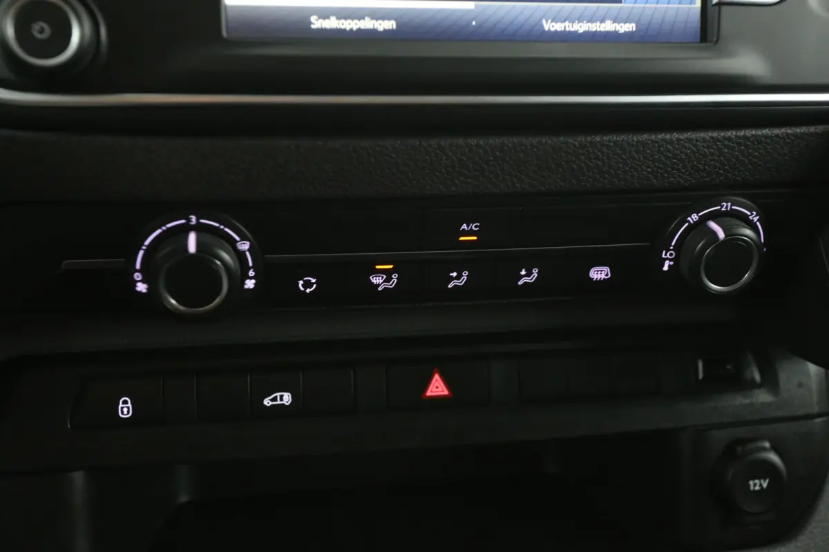 2.0 D-4D 145PK L2H1 | Airco | Cruise | Carplay | 3 Zits | Parkeersens.