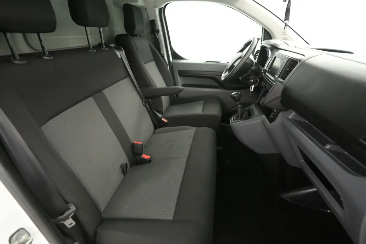 2.0 D-4D 145PK L2H1 | Airco | Cruise | Carplay | 3 Zits | Parkeersens.