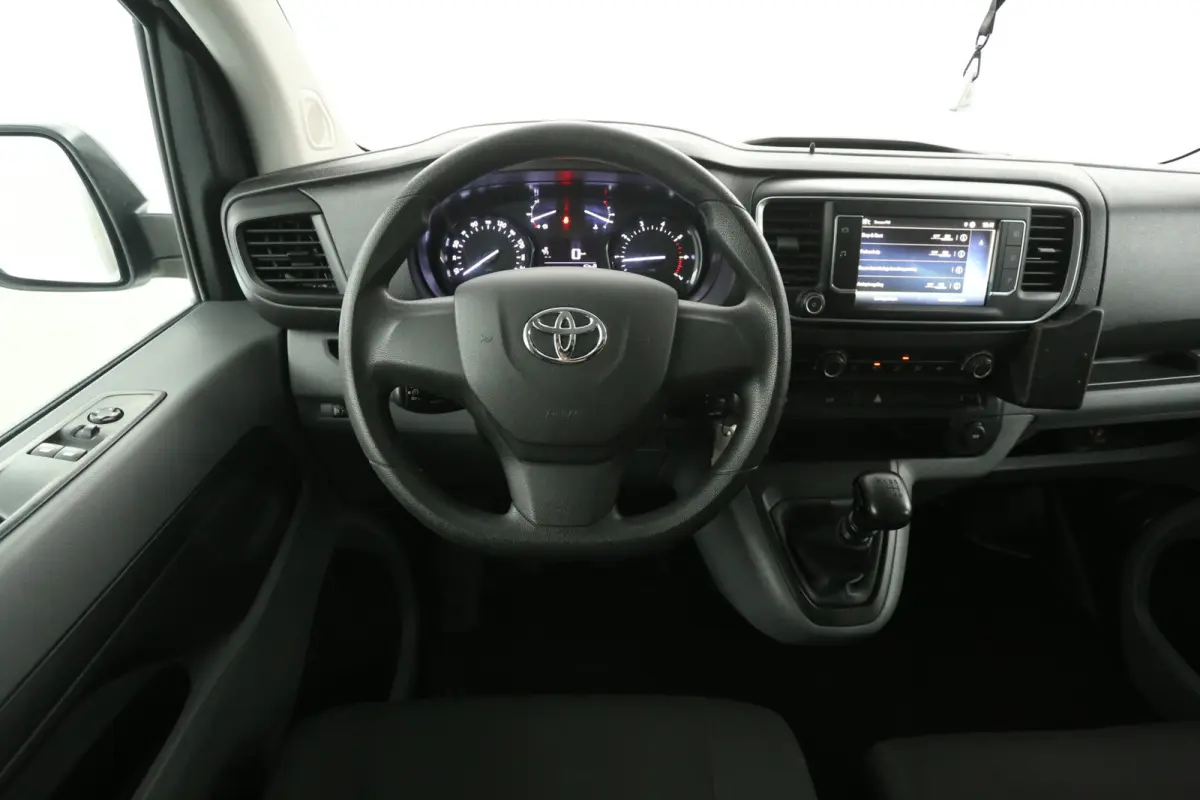2.0 D-4D 145PK L2H1 | Airco | Cruise | Carplay | 3 Zits | Parkeersens.