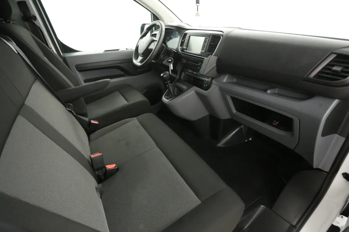 2.0 D-4D 145PK L2H1 | Airco | Cruise | Carplay | 3 Zits | Parkeersens.