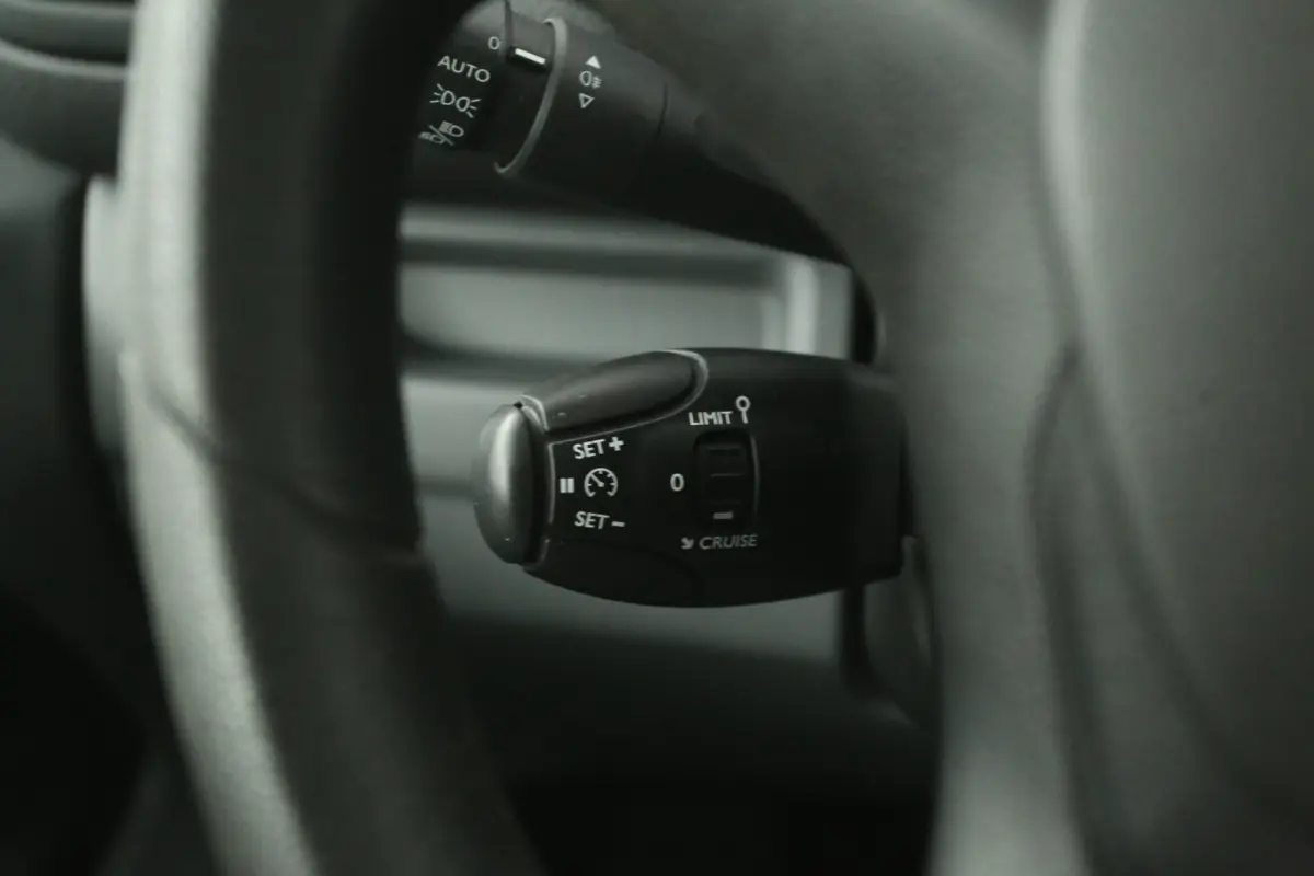 2.0 D-4D 145PK L2H1 | Airco | Cruise | Carplay | 3 Zits | Parkeersens.
