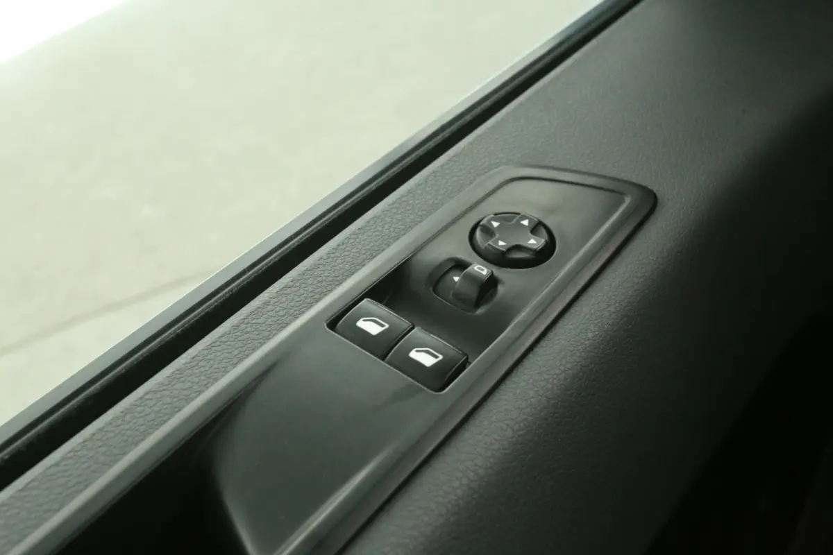2.0 D-4D 145PK L2H1 | Airco | Cruise | Carplay | 3 Zits | Parkeersens.