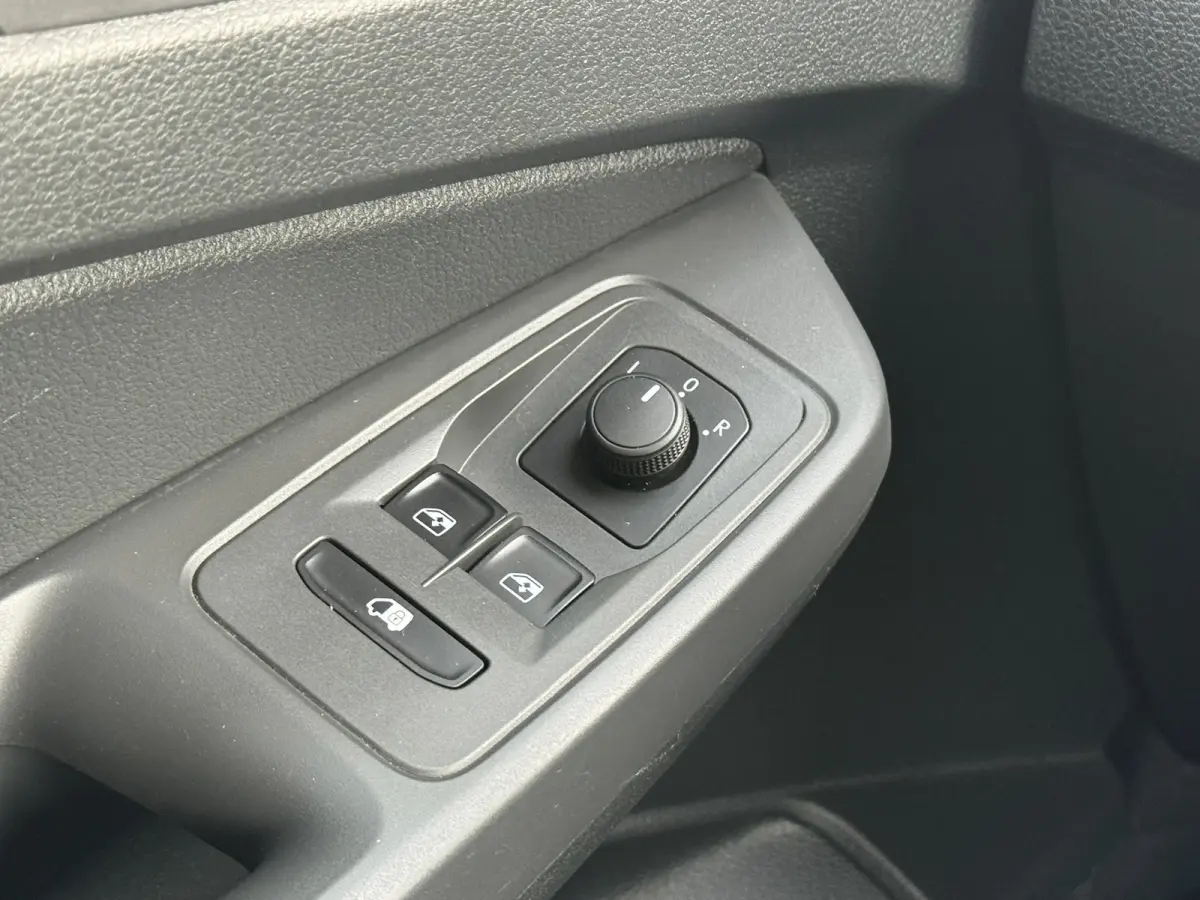 2.0 TDI Trend Airco Cruise Pdc Lat om Lat + houten laadvloer