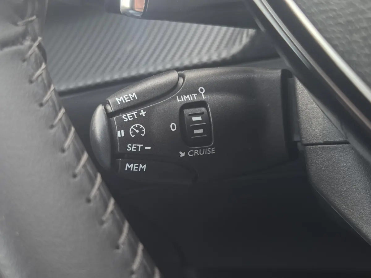 1.2 PureTech Allure 100PK / Airco / Cruise control / Hill hold