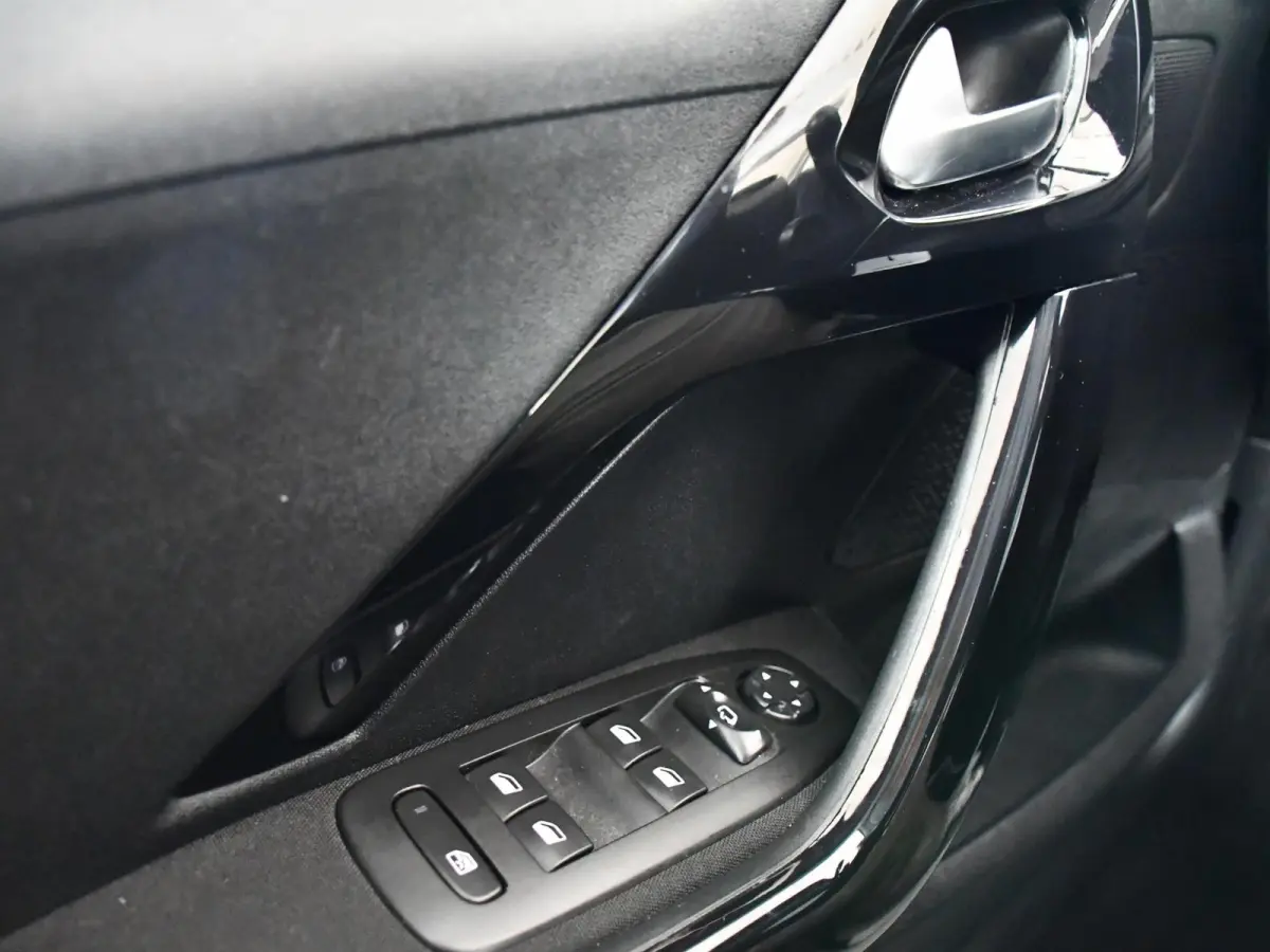 1.2 PureTech Signature | Navigatie | Airco | Parkeersensoren |