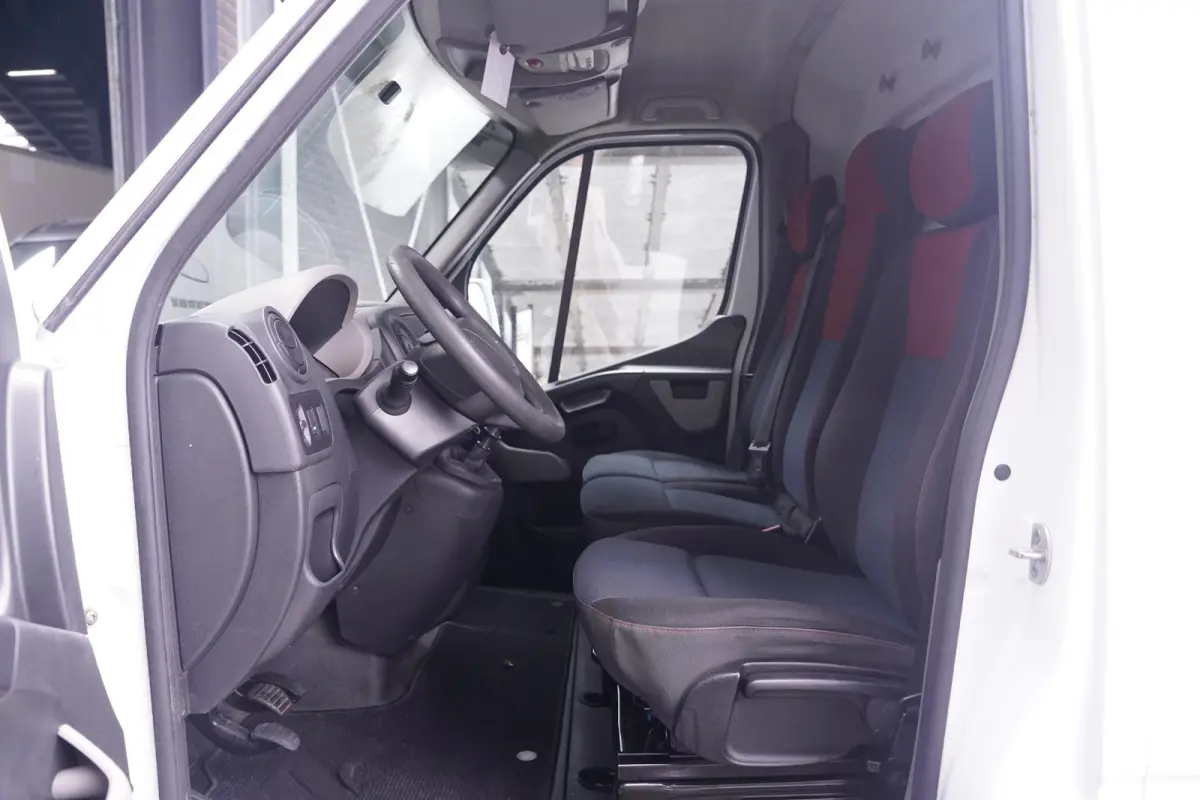 2.3 dCi 130 pk L3H2 Euro 6 Airco, Cruise Control Laadruimte Pakket, Trekhaak, Zonneklep, 3-Zits