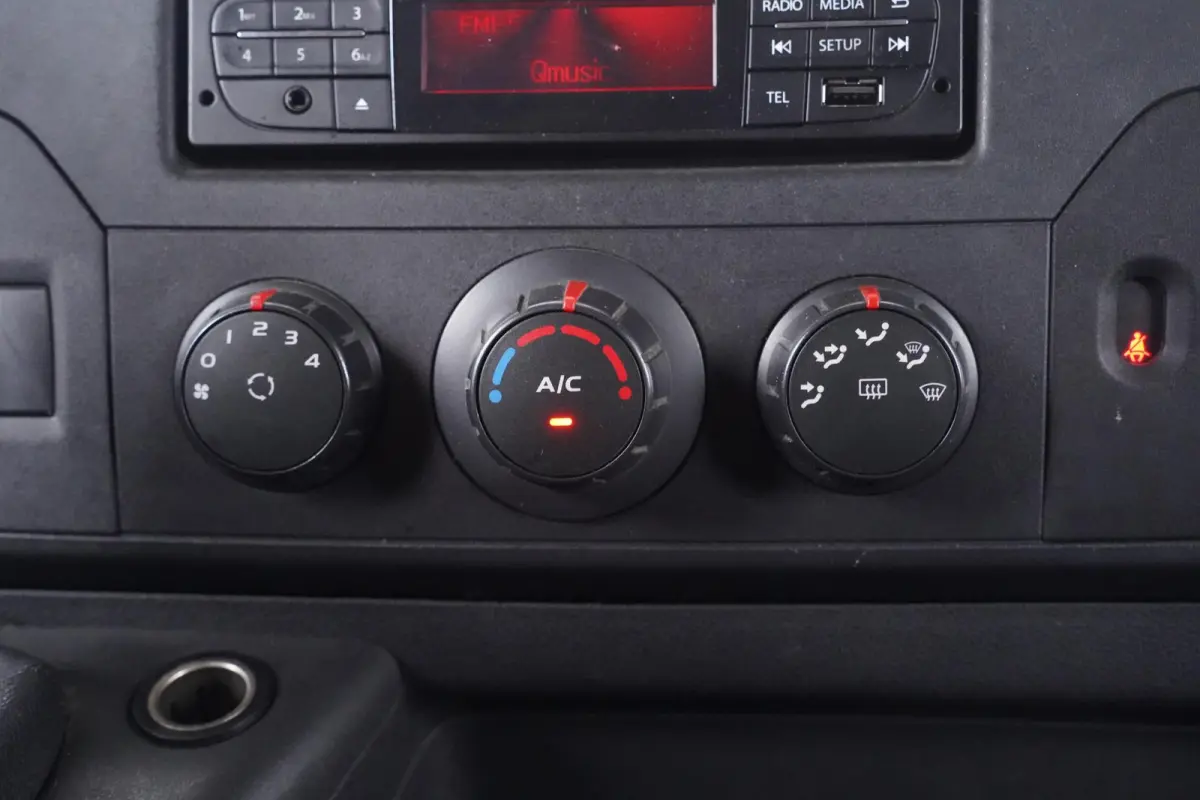 2.3 dCi 130 pk L3H2 Euro 6 Airco, Cruise Control Laadruimte Pakket, Trekhaak, Zonneklep, 3-Zits