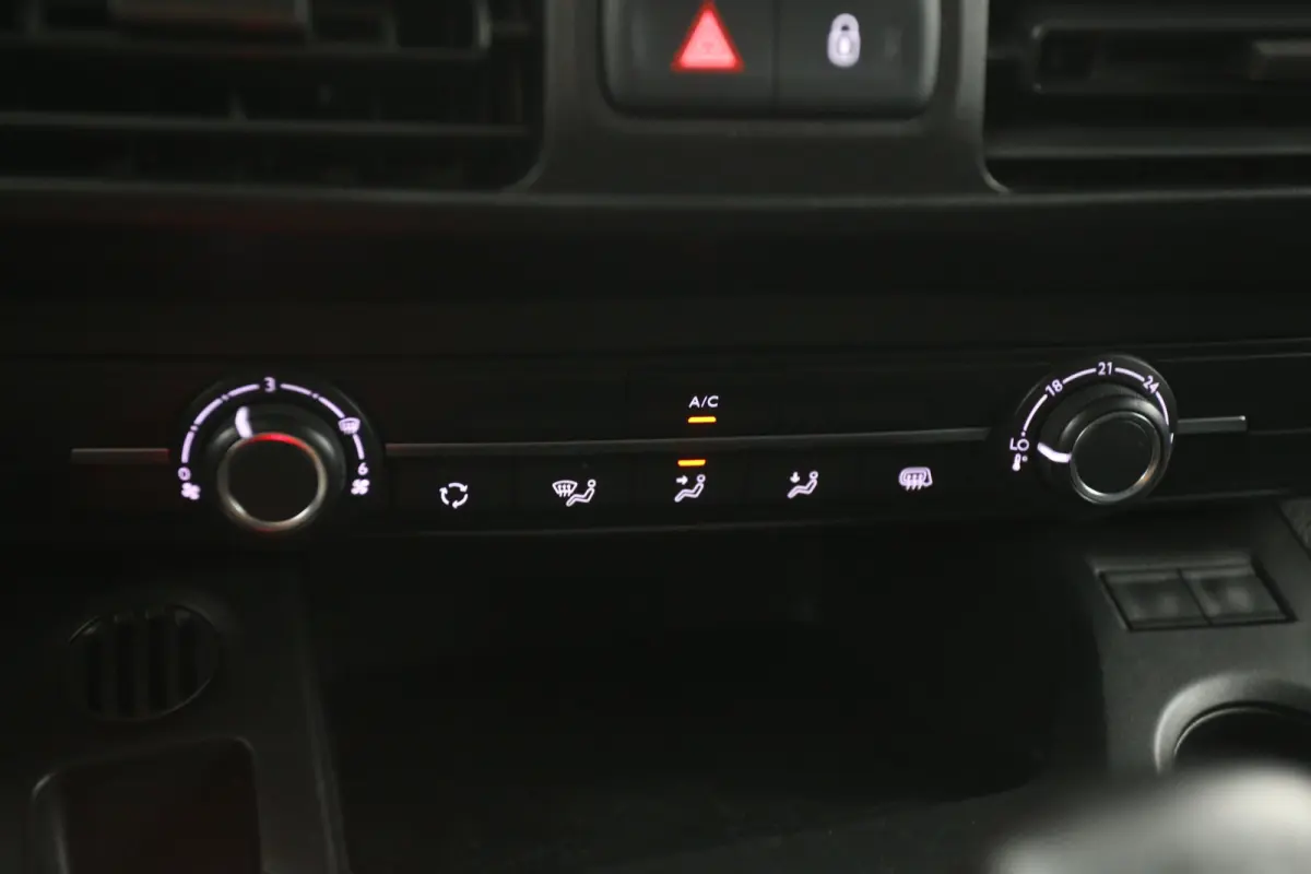 1.2 PureTech 111PK | Marge | Benzine | Airco | Cruise | Carplay | Trekhaak | Parkeersens.