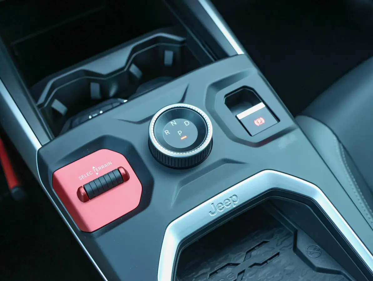 1.6 e-Hybrid Plug-In First Edition FOCAL Hi-Fi | Stoelkoeling/verwarming | Hands-Free achterklep | Panoramisch Schuifdak