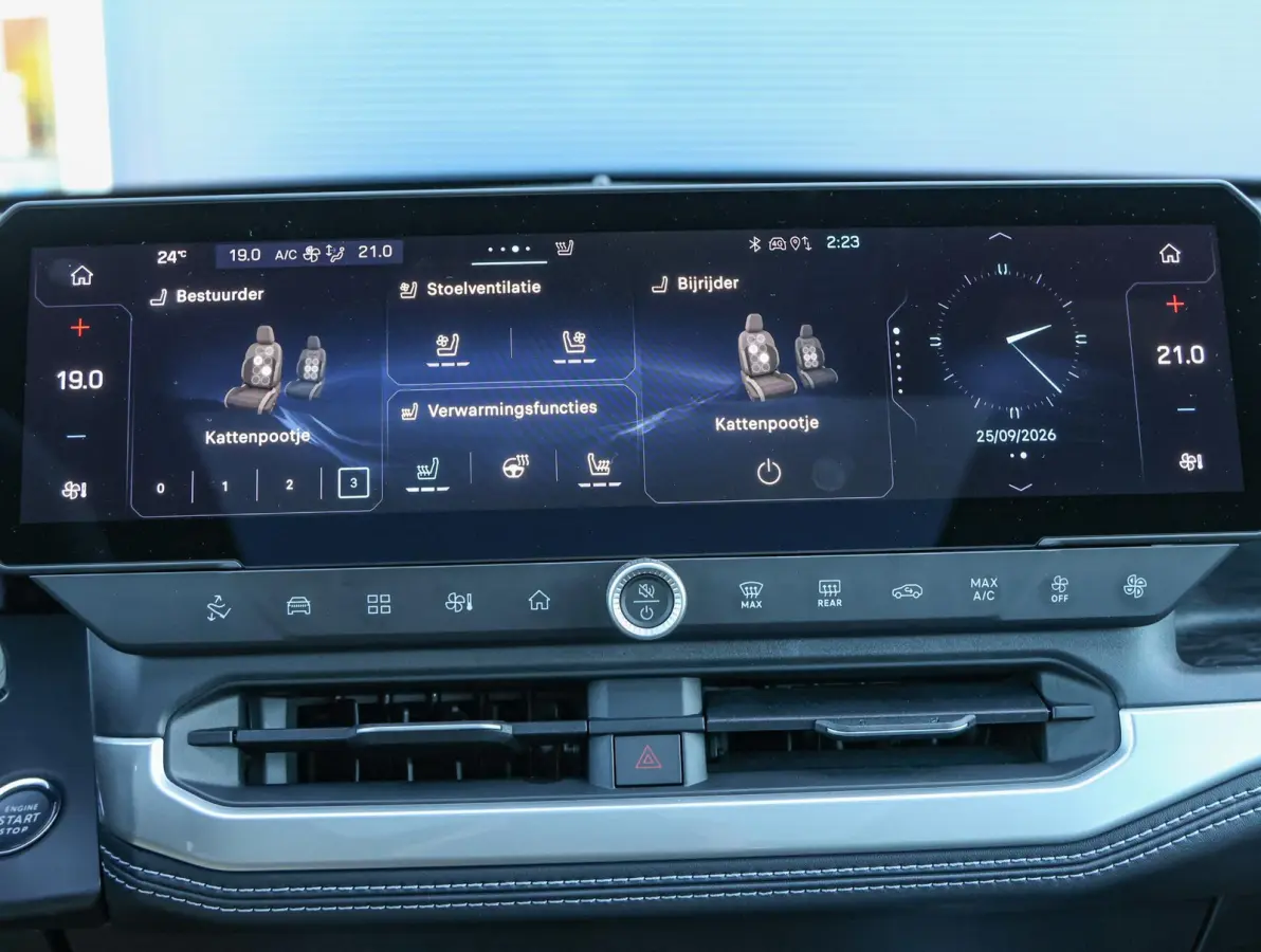 1.6 e-Hybrid Plug-In First Edition FOCAL Hi-Fi | Stoelkoeling/verwarming | Hands-Free achterklep | Panoramisch Schuifdak