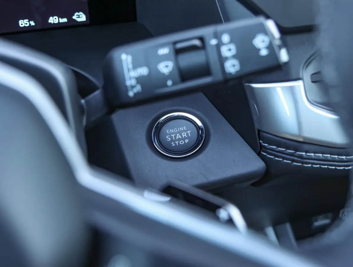 1.6 e-Hybrid Plug-In First Edition FOCAL Hi-Fi | Stoelkoeling/verwarming | Hands-Free achterklep | Panoramisch Schuifdak