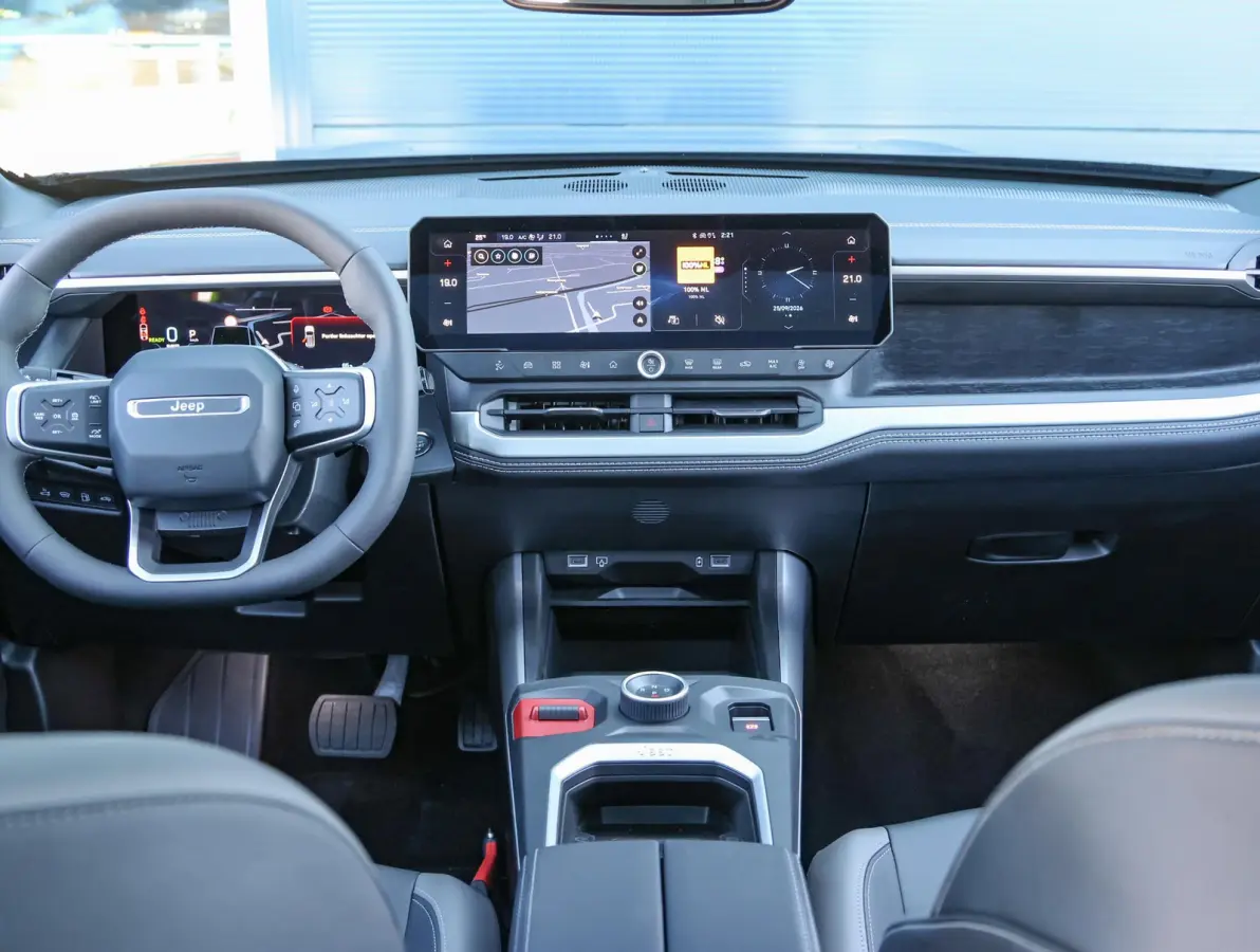 1.6 e-Hybrid Plug-In First Edition FOCAL Hi-Fi | Stoelkoeling/verwarming | Hands-Free achterklep | Panoramisch Schuifdak