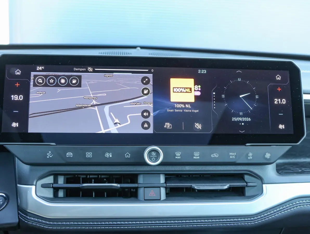 1.6 e-Hybrid Plug-In First Edition FOCAL Hi-Fi | Stoelkoeling/verwarming | Hands-Free achterklep | Panoramisch Schuifdak