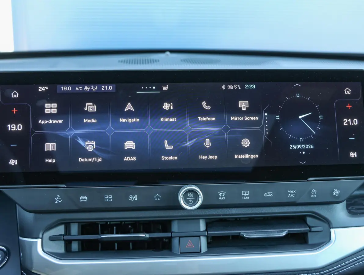1.6 e-Hybrid Plug-In First Edition FOCAL Hi-Fi | Stoelkoeling/verwarming | Hands-Free achterklep | Panoramisch Schuifdak