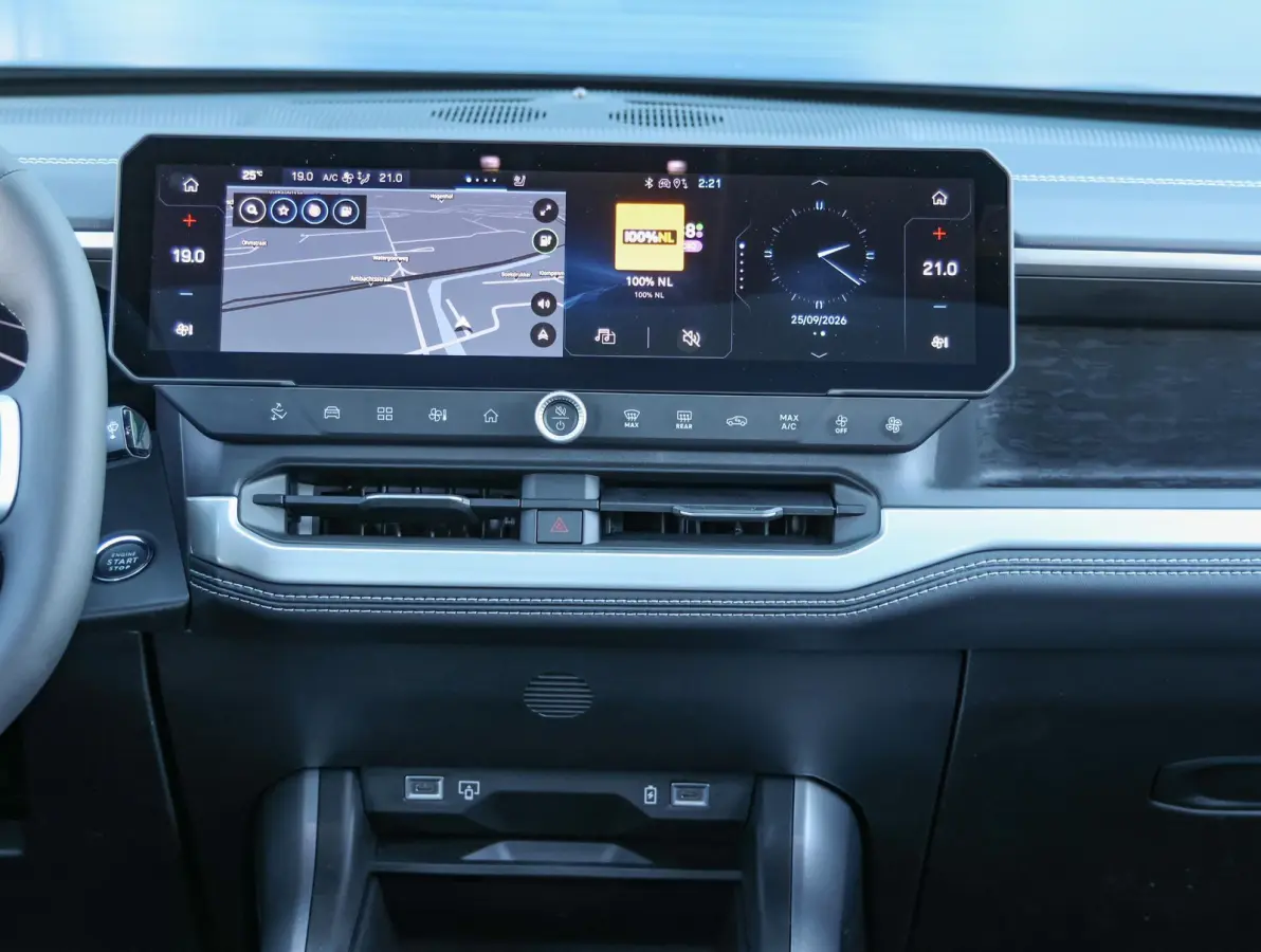 1.6 e-Hybrid Plug-In First Edition FOCAL Hi-Fi | Stoelkoeling/verwarming | Hands-Free achterklep | Panoramisch Schuifdak