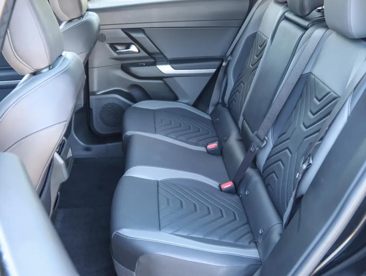 1.6 e-Hybrid Plug-In First Edition FOCAL Hi-Fi | Stoelkoeling/verwarming | Hands-Free achterklep | Panoramisch Schuifdak