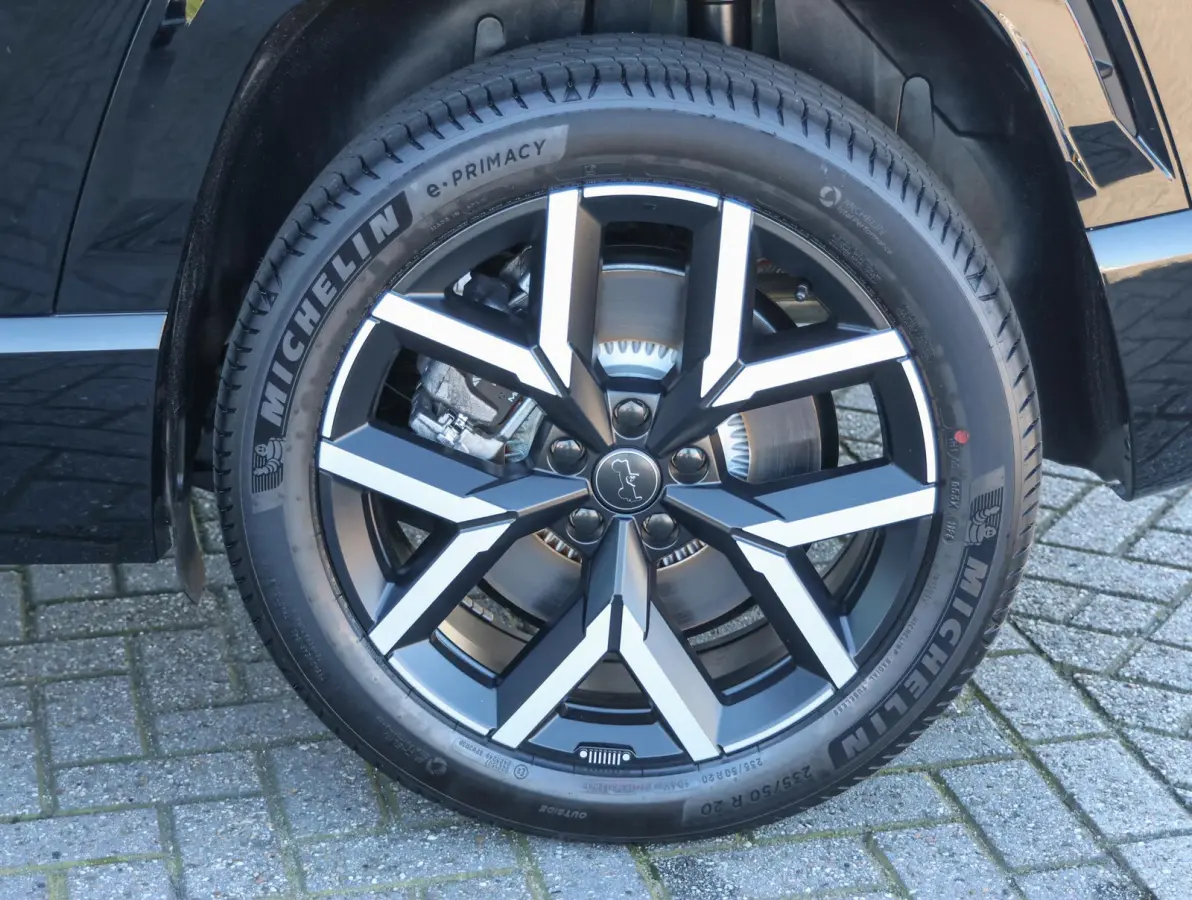 1.6 e-Hybrid Plug-In First Edition FOCAL Hi-Fi | Stoelkoeling/verwarming | Hands-Free achterklep | Panoramisch Schuifdak