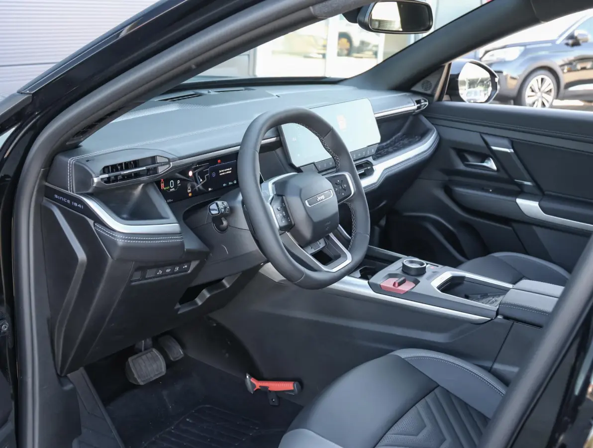 1.6 e-Hybrid Plug-In First Edition FOCAL Hi-Fi | Stoelkoeling/verwarming | Hands-Free achterklep | Panoramisch Schuifdak