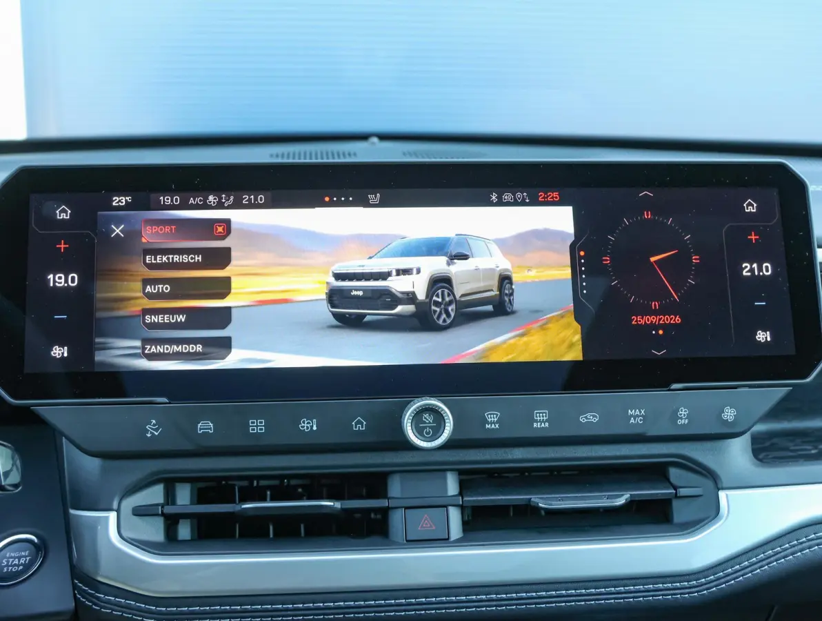 1.6 e-Hybrid Plug-In First Edition FOCAL Hi-Fi | Stoelkoeling/verwarming | Hands-Free achterklep | Panoramisch Schuifdak