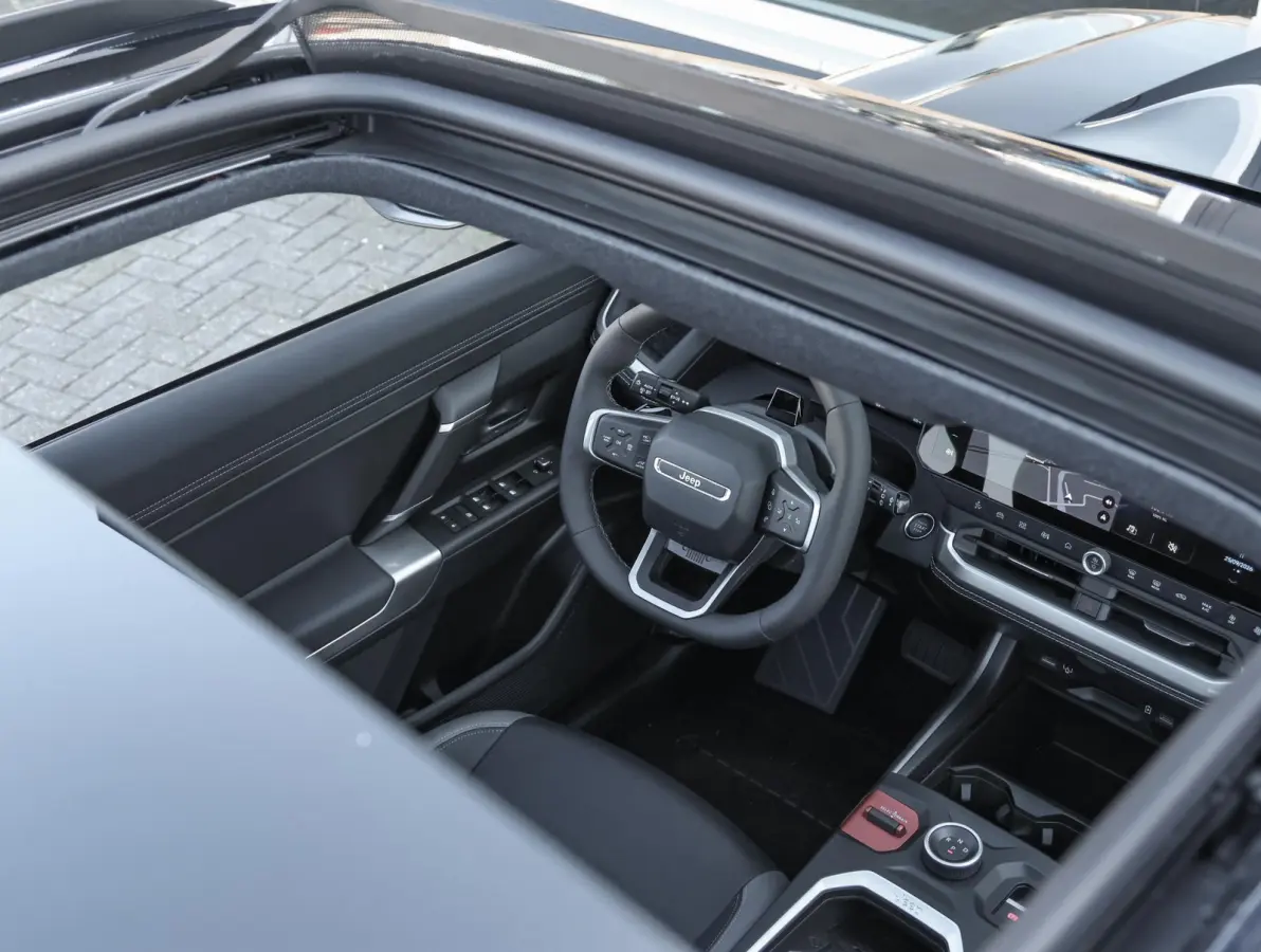 1.6 e-Hybrid Plug-In First Edition FOCAL Hi-Fi | Stoelkoeling/verwarming | Hands-Free achterklep | Panoramisch Schuifdak