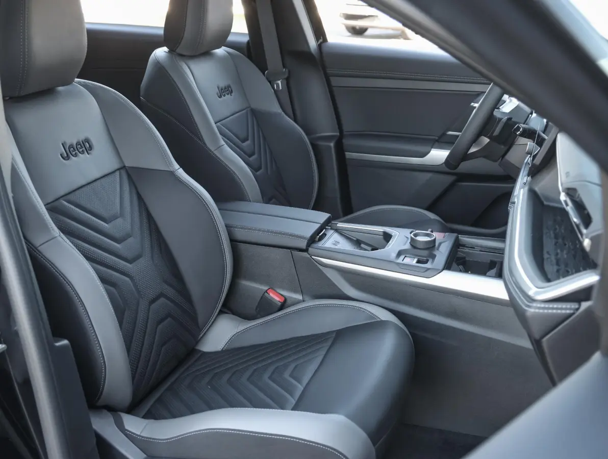 1.6 e-Hybrid Plug-In First Edition FOCAL Hi-Fi | Stoelkoeling/verwarming | Hands-Free achterklep | Panoramisch Schuifdak