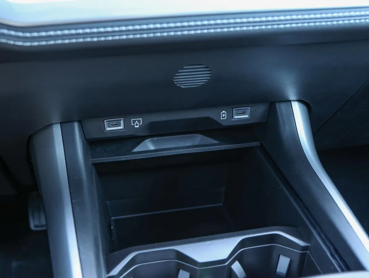 1.6 e-Hybrid Plug-In First Edition FOCAL Hi-Fi | Stoelkoeling/verwarming | Hands-Free achterklep | Panoramisch Schuifdak