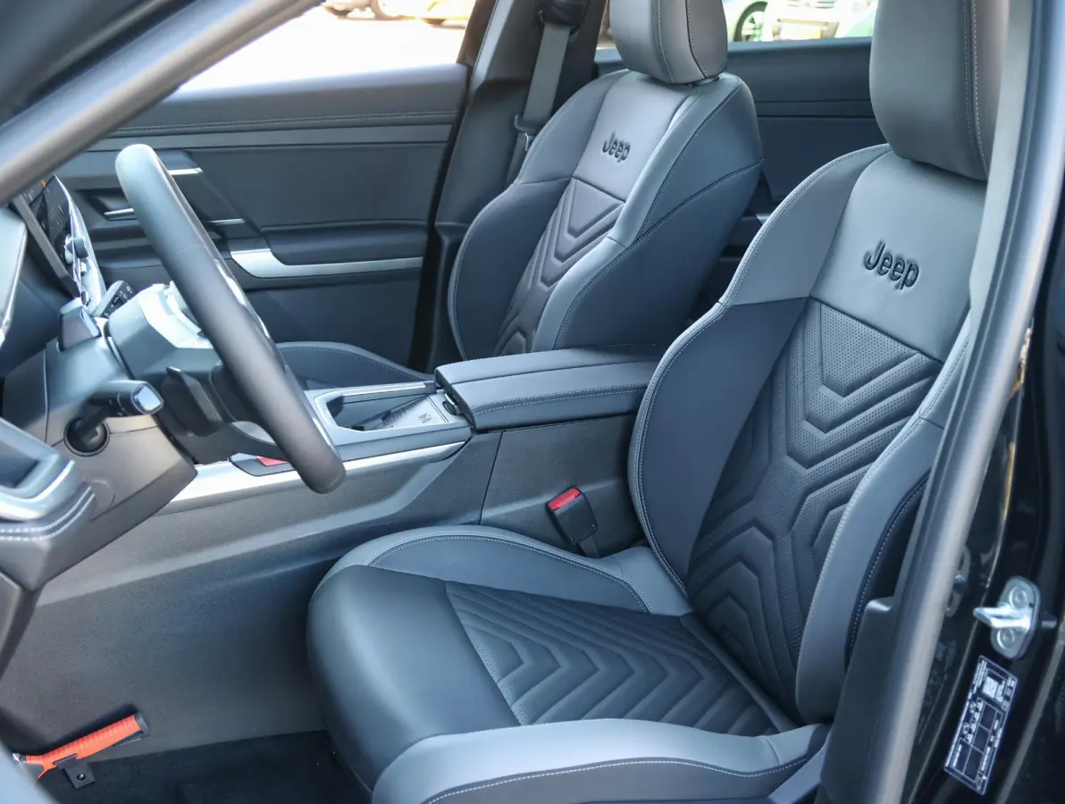 1.6 e-Hybrid Plug-In First Edition FOCAL Hi-Fi | Stoelkoeling/verwarming | Hands-Free achterklep | Panoramisch Schuifdak