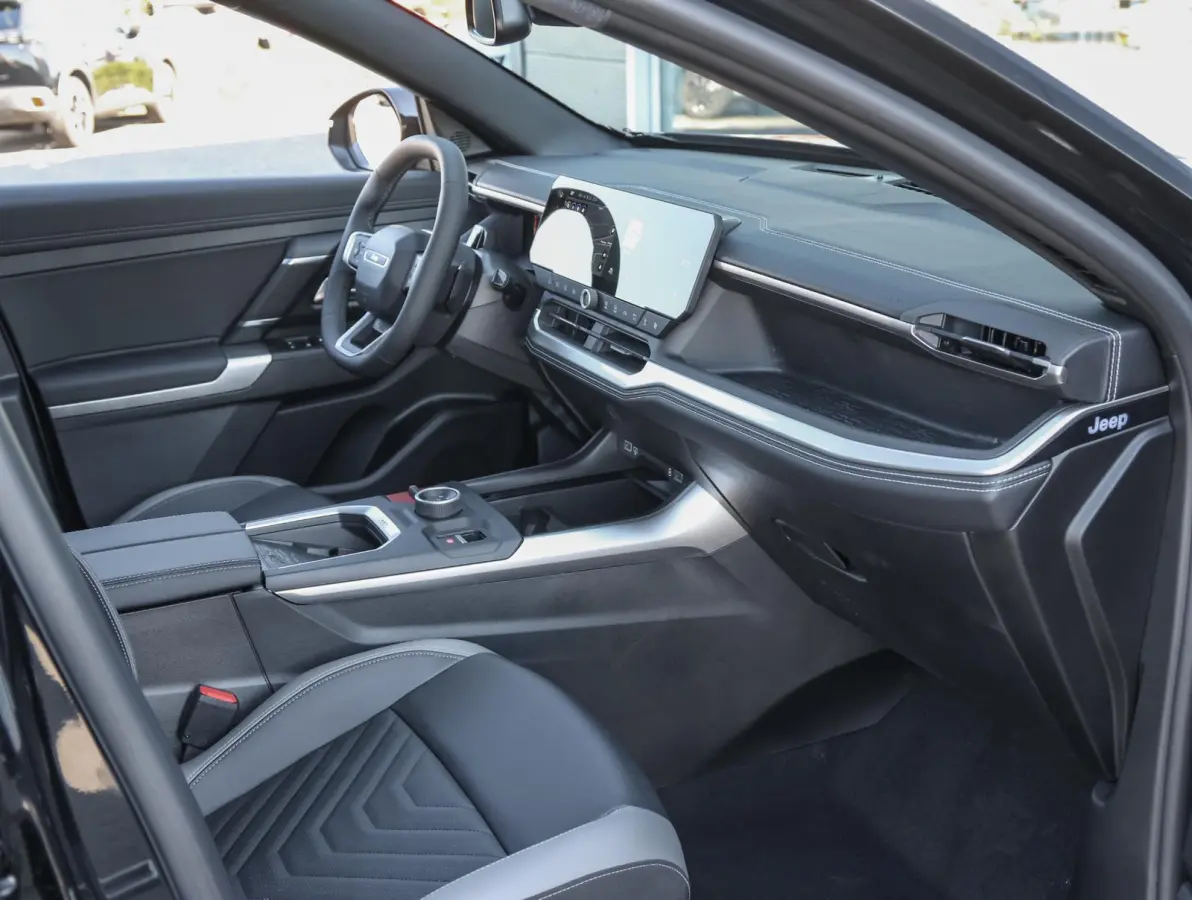 1.6 e-Hybrid Plug-In First Edition FOCAL Hi-Fi | Stoelkoeling/verwarming | Hands-Free achterklep | Panoramisch Schuifdak