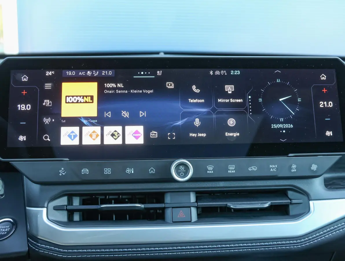1.6 e-Hybrid Plug-In First Edition FOCAL Hi-Fi | Stoelkoeling/verwarming | Hands-Free achterklep | Panoramisch Schuifdak