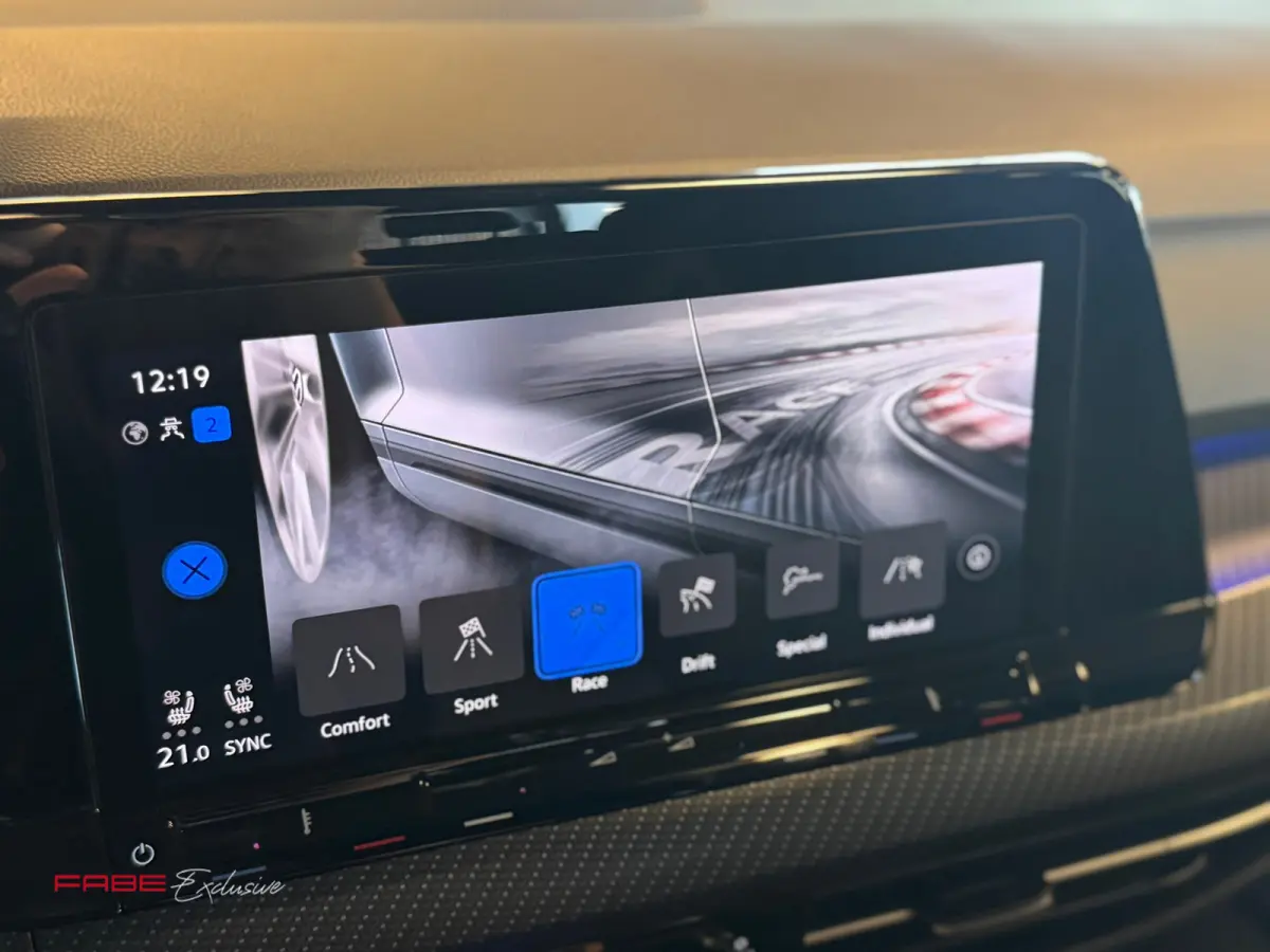 2.0 TSI R 4Motion / Akrapovic / Memory / Pano / H/K / HUD / Stoelventilatie / IQ Lights / Drift / Camera / Carplay