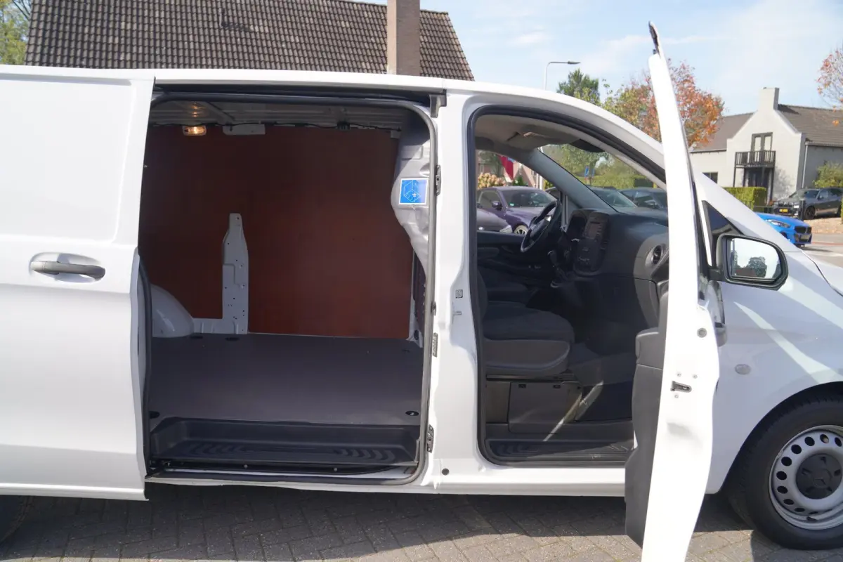 110 CDI Extra Lang| Airco | Navigatie | 6 bak | Camera | Schuifdeur rechts | Exclusief BTW | NAP | Origineel NL