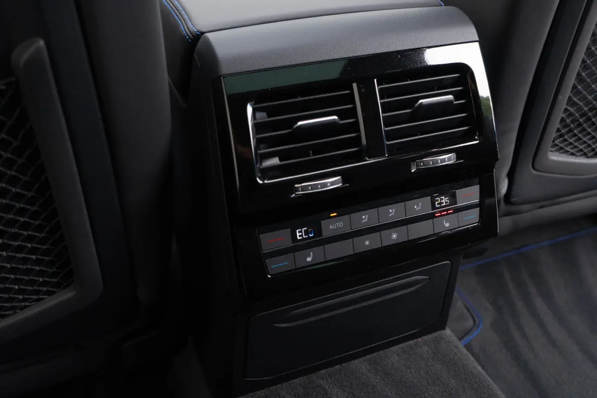 3.0 TSI eHybrid 4MOTION R / 5 Jaar Fabrieksgarantie/ Puglia/ Head-up/ 360 camera/ Dynaudio/ 340kW