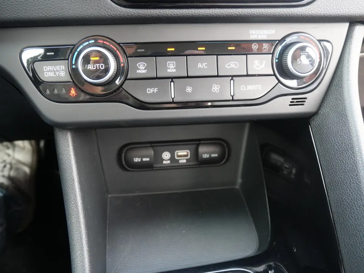 1.6 GDi Hybrid DynamicLine | Navigatie | Camera | Clima | Cruise |