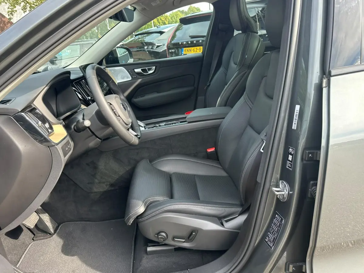 2.0 T8 AWD Plug-in hybrid Ultra Dark VAN: 62.900,- VOOR: 59.877,- UW HERFSTVOORDEEL: 3.023,- EURO | FABR. garantie t/m 02-2028 | MEGA VOL! | LUCHTVERING | STOEL VERKOELING|VENTILATIE | B&W A