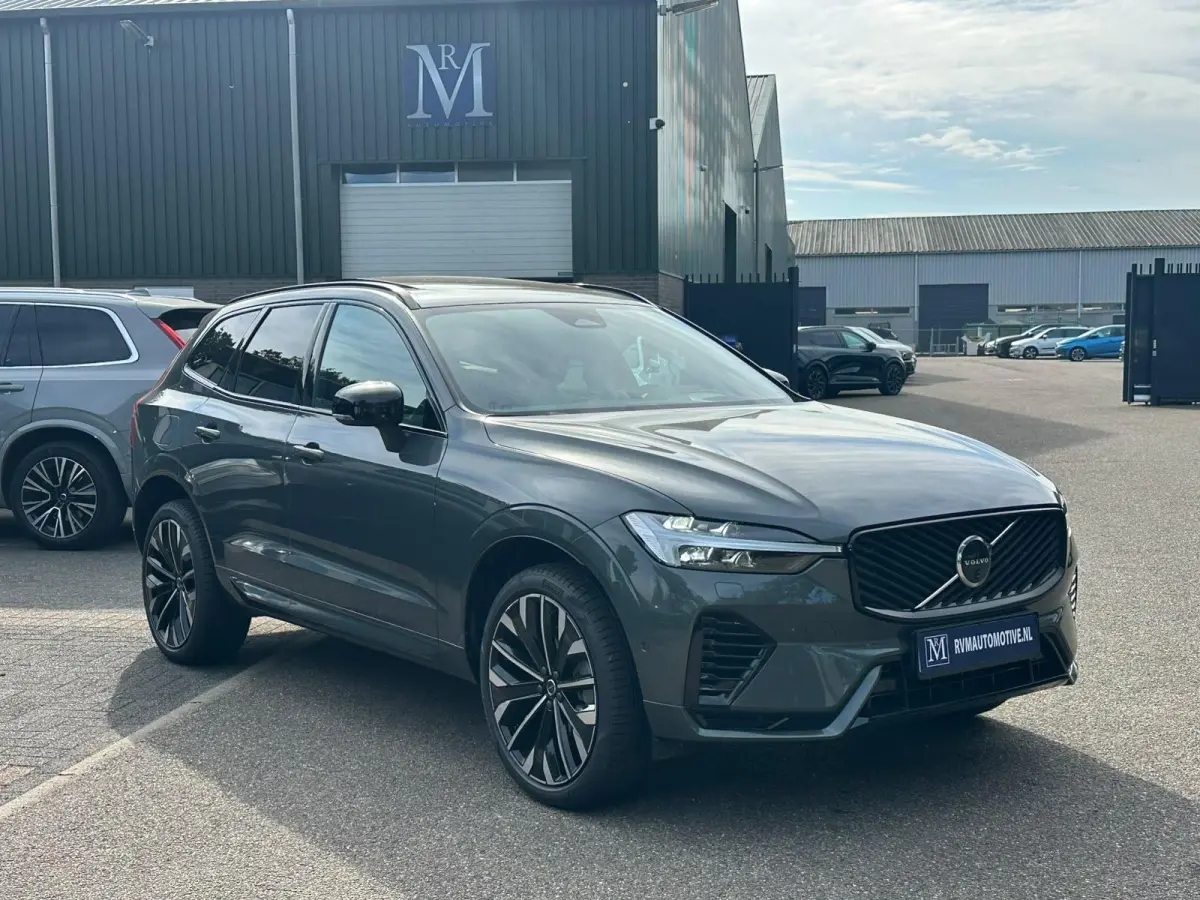 2.0 T8 AWD Plug-in hybrid Ultra Dark VAN: 62.900,- VOOR: 59.877,- UW HERFSTVOORDEEL: 3.023,- EURO | FABR. garantie t/m 02-2028 | MEGA VOL! | LUCHTVERING | STOEL VERKOELING|VENTILATIE | B&W A