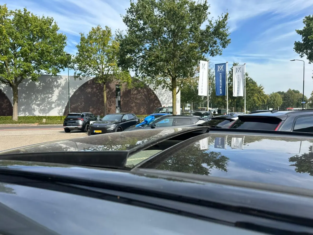2.0 T8 AWD Plug-in hybrid Ultra Dark VAN: 62.900,- VOOR: 59.877,- UW HERFSTVOORDEEL: 3.023,- EURO | FABR. garantie t/m 02-2028 | MEGA VOL! | LUCHTVERING | STOEL VERKOELING|VENTILATIE | B&W A