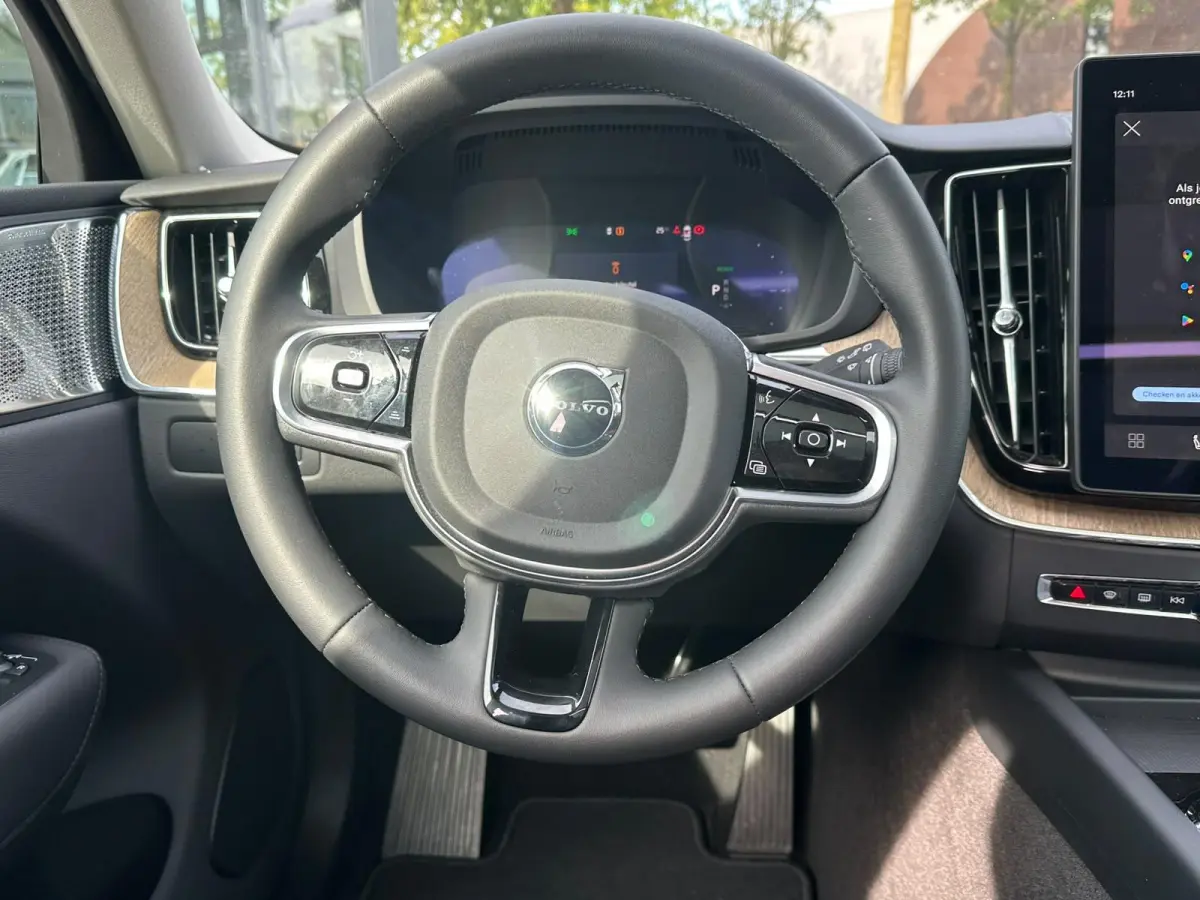 2.0 T8 AWD Plug-in hybrid Ultra Dark VAN: 62.900,- VOOR: 59.877,- UW HERFSTVOORDEEL: 3.023,- EURO | FABR. garantie t/m 02-2028 | MEGA VOL! | LUCHTVERING | STOEL VERKOELING|VENTILATIE | B&W A