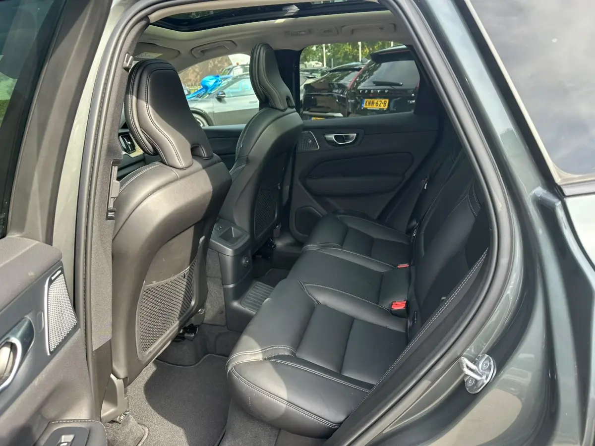 2.0 T8 AWD Plug-in hybrid Ultra Dark VAN: 62.900,- VOOR: 59.877,- UW HERFSTVOORDEEL: 3.023,- EURO | FABR. garantie t/m 02-2028 | MEGA VOL! | LUCHTVERING | STOEL VERKOELING|VENTILATIE | B&W A