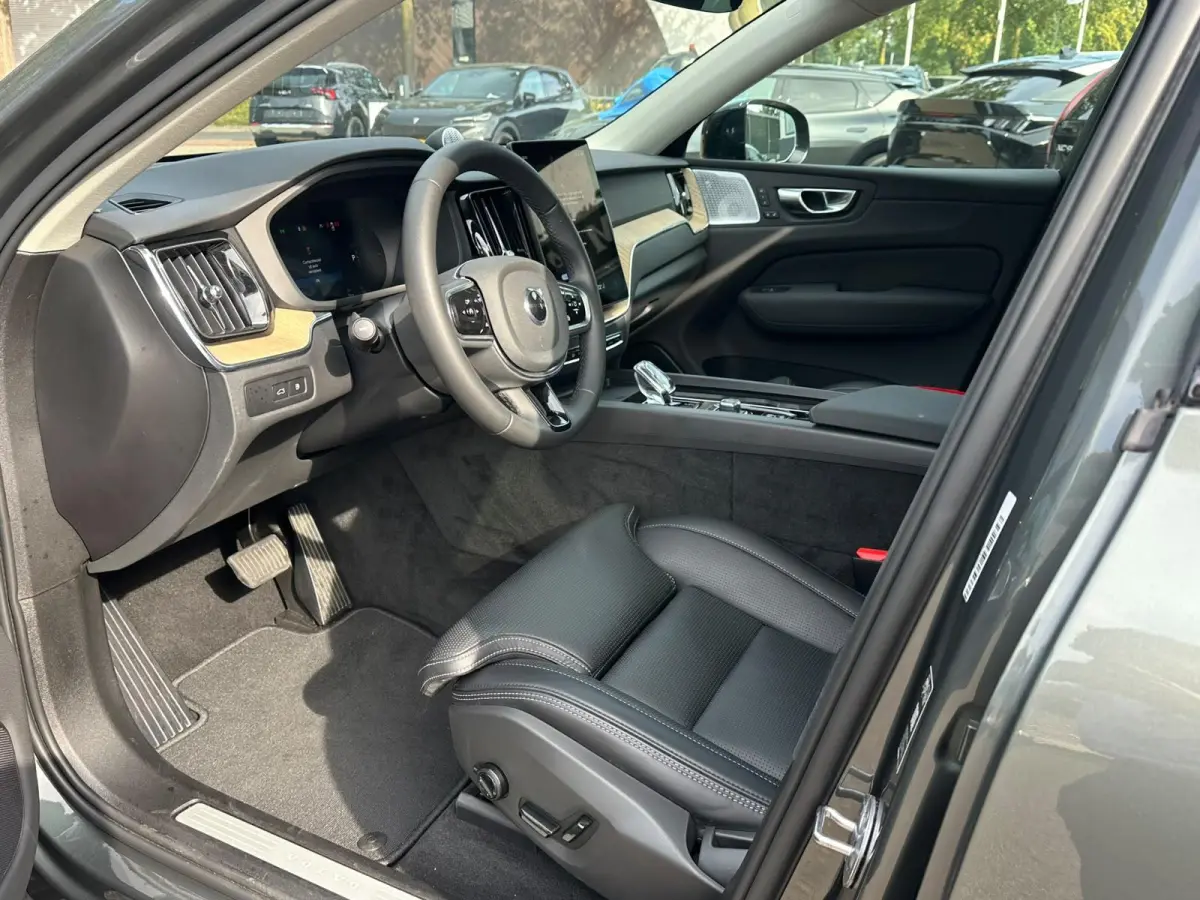 2.0 T8 AWD Plug-in hybrid Ultra Dark VAN: 62.900,- VOOR: 59.877,- UW HERFSTVOORDEEL: 3.023,- EURO | FABR. garantie t/m 02-2028 | MEGA VOL! | LUCHTVERING | STOEL VERKOELING|VENTILATIE | B&W A