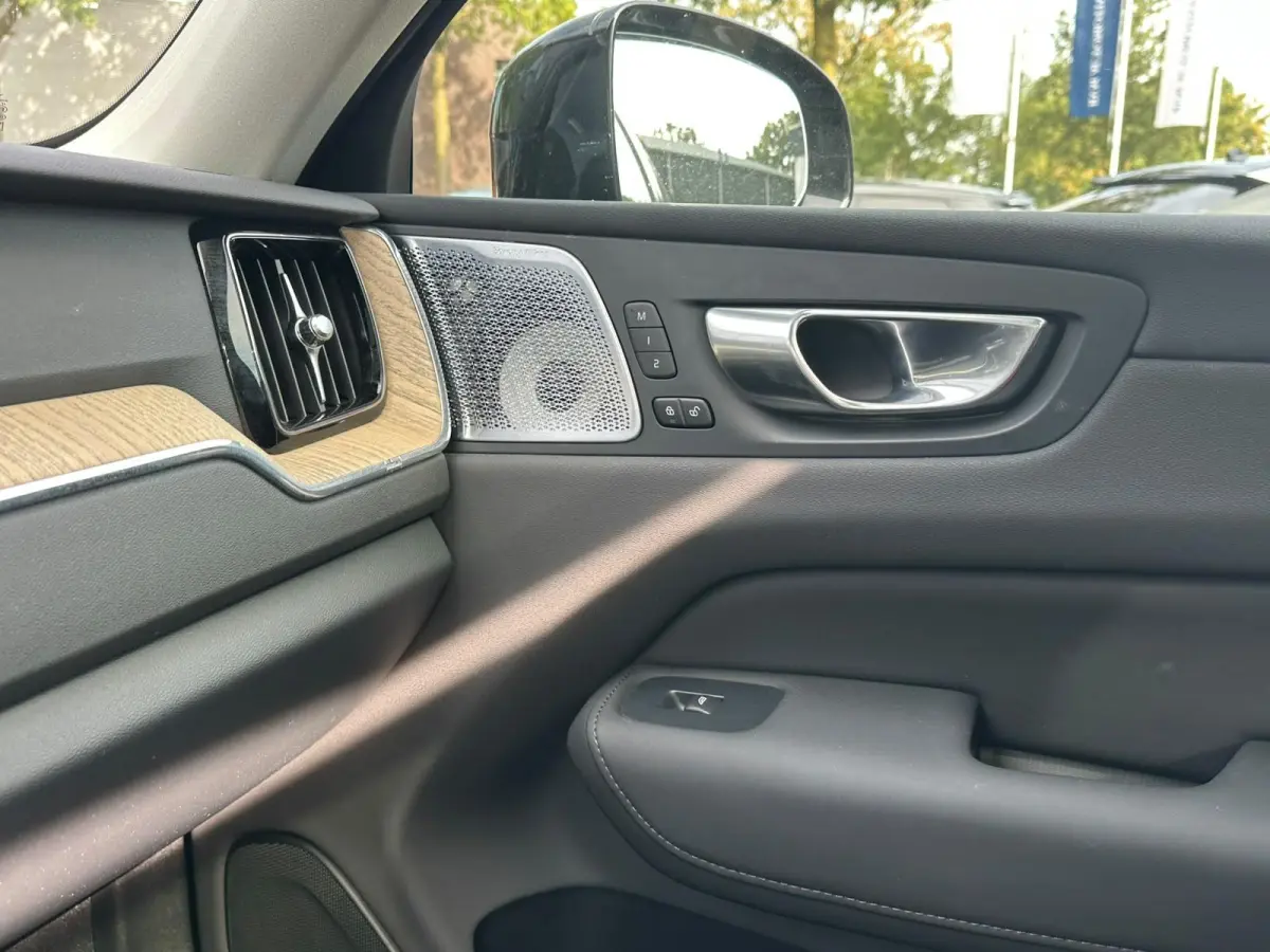 2.0 T8 AWD Plug-in hybrid Ultra Dark VAN: 62.900,- VOOR: 59.877,- UW HERFSTVOORDEEL: 3.023,- EURO | FABR. garantie t/m 02-2028 | MEGA VOL! | LUCHTVERING | STOEL VERKOELING|VENTILATIE | B&W A