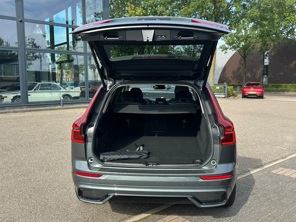 2.0 T8 AWD Plug-in hybrid Ultra Dark VAN: 62.900,- VOOR: 59.877,- UW HERFSTVOORDEEL: 3.023,- EURO | FABR. garantie t/m 02-2028 | MEGA VOL! | LUCHTVERING | STOEL VERKOELING|VENTILATIE | B&W A