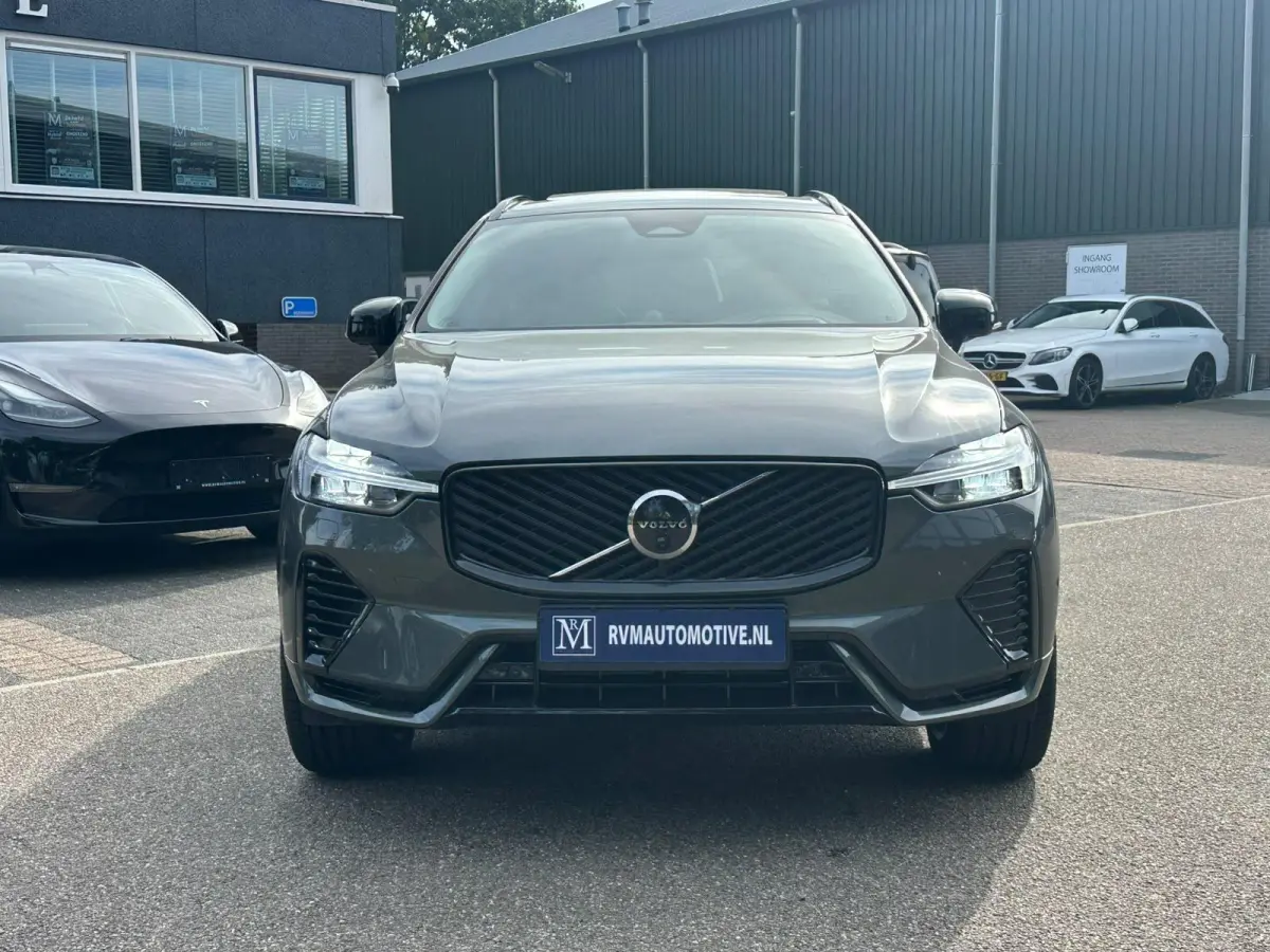 2.0 T8 AWD Plug-in hybrid Ultra Dark VAN: 62.900,- VOOR: 59.877,- UW HERFSTVOORDEEL: 3.023,- EURO | FABR. garantie t/m 02-2028 | MEGA VOL! | LUCHTVERING | STOEL VERKOELING|VENTILATIE | B&W A