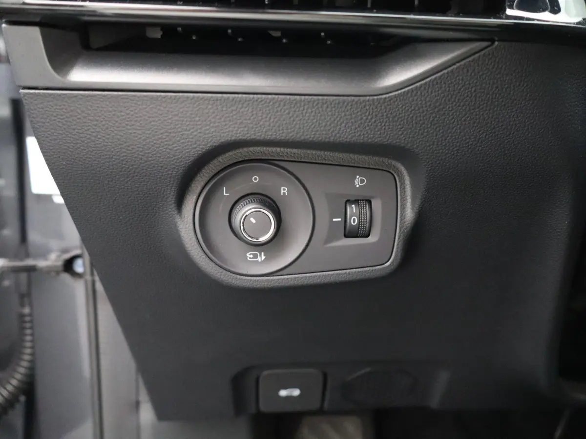 Luxury 64 kWh | NAVIGATIE | STOELVERWARMING | LICHTMETALEN VELGEN 18 " | 12 MAANDEN BOVAG GARANTIE |