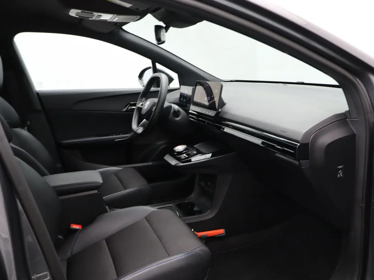 Luxury 64 kWh | NAVIGATIE | STOELVERWARMING | LICHTMETALEN VELGEN 18 " | 12 MAANDEN BOVAG GARANTIE |